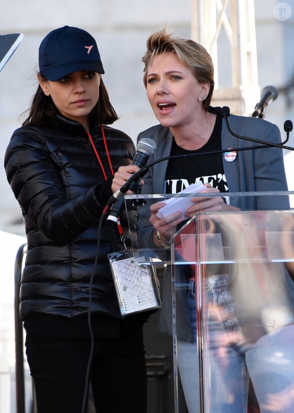 Mila Kunis et Scarlett Johansson - Les célébrités lors des manifestations géantes aux États-Unis pour la 2e "Marche des femmes" à Los Angeles le 20 janvier 2018.