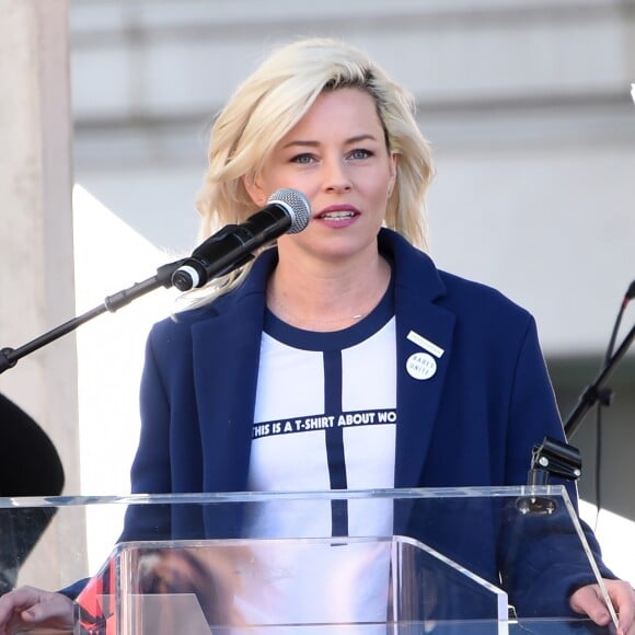 Elizabeth Banks - Les célébrités lors des manifestations géantes aux États-Unis pour la 2e "Marche des femmes" à Los Angeles le 20 janvier 2018.