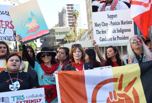 Frances Fisher - Les célébrités lors des manifestations géantes aux États-Unis pour la 2e "Marche des femmes" à Los Angeles le 20 janvier 2018.