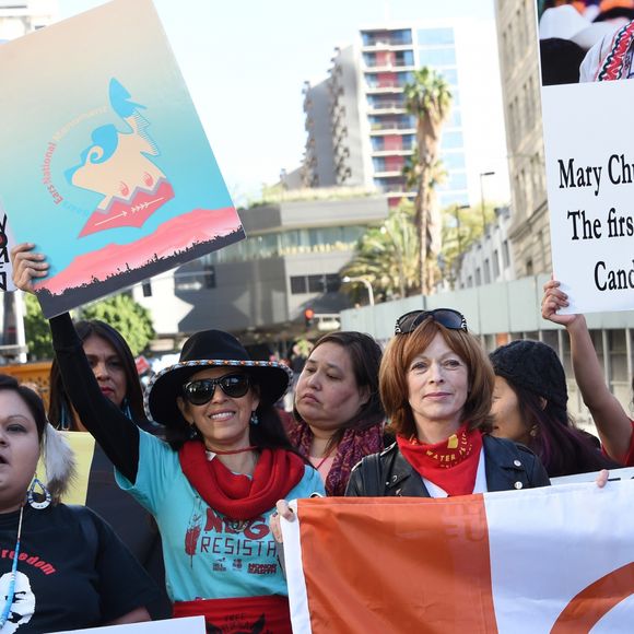 Frances Fisher - Les célébrités lors des manifestations géantes aux États-Unis pour la 2e "Marche des femmes" à Los Angeles le 20 janvier 2018.