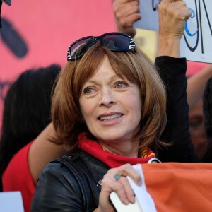 Frances Fisher - Les célébrités lors des manifestations géantes aux États-Unis pour la 2e "Marche des femmes" à Los Angeles le 20 janvier 2018.