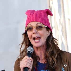 Allison Janney - Les célébrités lors des manifestations géantes aux États-Unis pour la 2e "Marche des femmes" à Los Angeles le 20 janvier 2018.