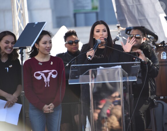 Eva Longoria (enceinte) et Constance Wu - Les célébrités lors des manifestations géantes aux États-Unis pour la 2e "Marche des femmes" à Los Angeles le 20 janvier 2018.