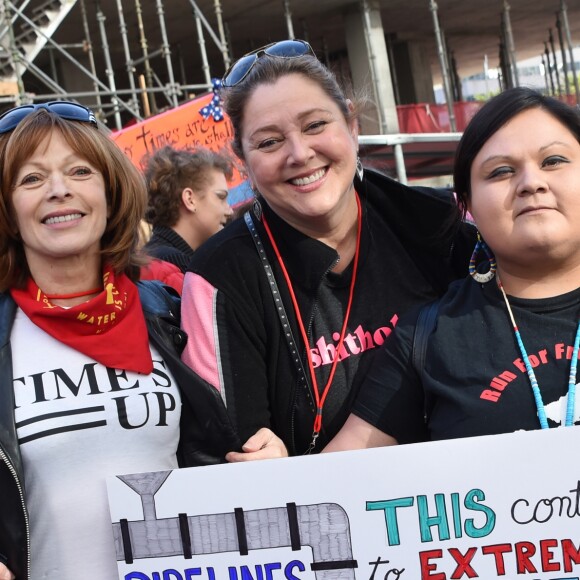 Frances Fisher, Camryn Manhein, Vanessa Dundon - Les célébrités lors des manifestations géantes aux États-Unis pour la 2e "Marche des femmes" à Los Angeles le 20 janvier 2018.
