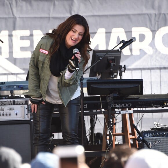 Idina Menzel - Les célébrités lors des manifestations géantes aux États-Unis pour la 2e "Marche des femmes" à Los Angeles le 20 janvier 2018.