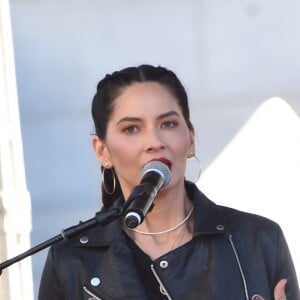 Olivia Munn - Les célébrités lors des manifestations géantes aux États-Unis pour la 2e "Marche des femmes" à Los Angeles le 20 janvier 2018.