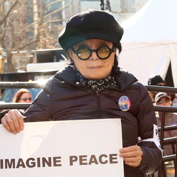 Yoko Ono - Les célébrités lors des manifestations géantes aux États-Unis pour la 2e "Marche des femmes" à New York le 20 janvier 2018.