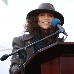 Rosie Perez - Les célébrités lors des manifestations géantes aux États-Unis pour la 2e "Marche des femmes" à New York le 20 janvier 2018.