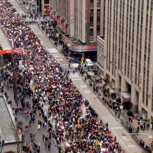 Manifestations géantes aux États-Unis sur la 6ème avenue pour la 2e "Marche des femmes" anti-Trump à l'occasion du premier anniversaire de son investiture à New York le 20 janvier 2018.