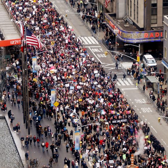 Manifestations géantes aux États-Unis sur la 6ème avenue pour la 2e "Marche des femmes" anti-Trump à l'occasion du premier anniversaire de son investiture à New York le 20 janvier 2018.