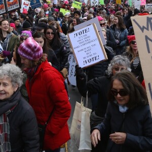 Manifestations géantes aux États-Unis pour la 2e "Marche des femmes" anti-Trump à l'occasion du premier anniversaire de son investiture à New York le 20 janvier 2018.  People participate in the Women's March on January 20, 2018 in New York City. Across the nation hundreds of thousands of people are marching on what is the one-year anniversary of President Donald Trump's swearing-in to protest against his past statements on women and to celebrate women's rights around the world. New York on January 20th, 2018.20/01/2018 - New York