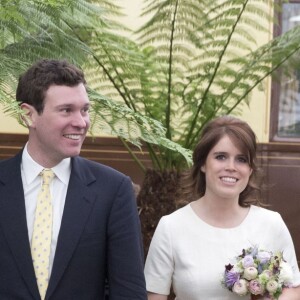 La princesse Eugenie d'York et son compagnon Jack Brooksbank en mai 2016 au Chelsea Flower Show. La princesse Eugenie et Jack se sont fiancés en janvier 2018 au Nicaragua et leur mariage sera célébré à Windsor à l'automne 2018, a révélé Buckingham Palace le 22 janvier 2018.