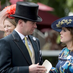 La princesse Eugenie d'York et son compagnon Jack Brooksbank assistent aux courses du Royal Ascot 2017 à Londres le 23 juin 2017.