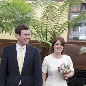 La princesse Eugenie d'York et son compagnon jack brooksbank au Chelsea Flower show à Londres le 23 mai 2016. La princesse Eugenie et Jack se sont fiancés en janvier 2018 au Nicaragua et leur mariage sera célébré à Windsor à l'automne 2018, a révélé Buckingham Palace le 22 janvier 2018.