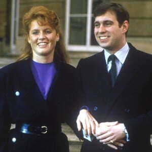 Le prince Andrew, duc d'York, et Sarah Ferguson le 17 mars 1986 au palais de Buckingham lors de l'annonce de leurs fiançailles. © Photo by LFI/Photoshot/ABACAPRESS.COM