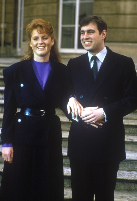 Le prince Andrew, duc d'York, et Sarah Ferguson le 17 mars 1986 au palais de Buckingham lors de l'annonce de leurs fiançailles. © Photo by LFI/Photoshot/ABACAPRESS.COM