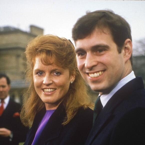 Le prince Andrew, duc d'York, et Sarah Ferguson le 17 mars 1986 au palais de Buckingham lors de l'annonce de leurs fiançailles. © Photo by LFI/Photoshot/ABACAPRESS.COM