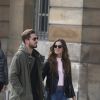 Semi-Exclusif - Kevin Trapp et sa compagne Izabel Goulart se promènent Place Vendôme à Paris, le 9 octobre 2017.