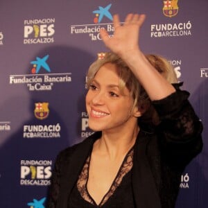 La chanteuse Shakira lors d'une opération pour sa fondation ''Pies Descalzos'', la FCB Foundation et la Caixa Foundation pour la construction d'une école à Barranquilla (Colombie) organisée au stade Camp Nou à Barcelone, le 28 mars 2017.