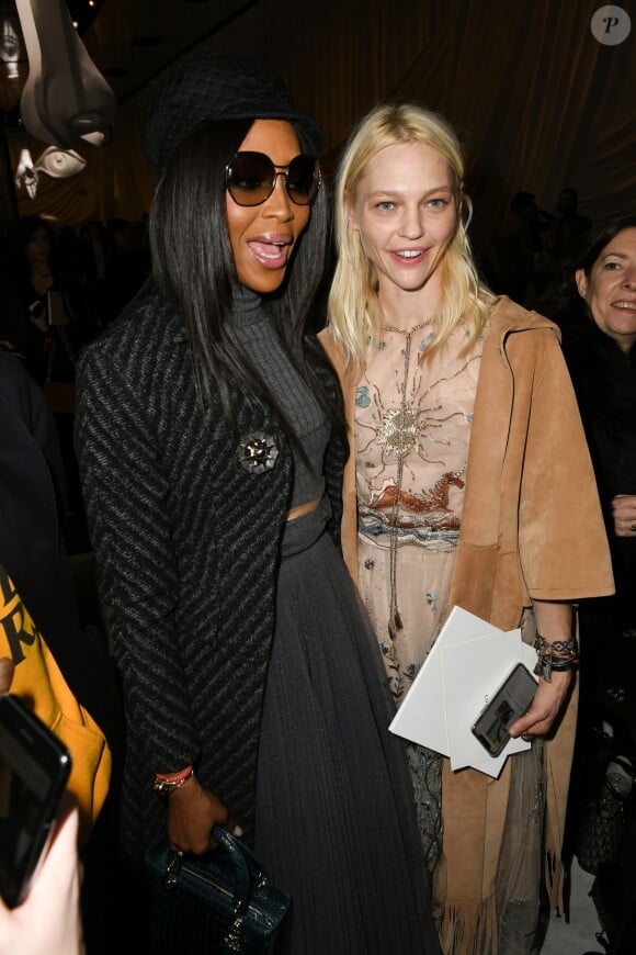 Naomi Campbell et Sasha Pivovarova - Défilé de mode "Christian Dior", collection Haute-Couture printemps-été 2018, à Paris. Le 22 janvier 2018