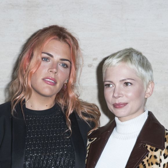 Busy Philipps et Michelle Williams au photocall du défilé de mode printemps-été 2018 « Louis Vuitton » à Paris. Le 3 octobre 2017. © Olivier Borde / Bestimage
