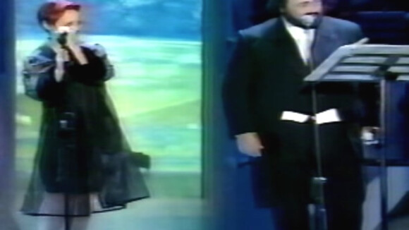 Dolores O'Riordan et Luciano Pavarotti - Ave Maria - en 1996