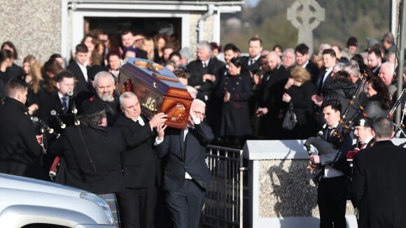 Obsèques de Dolores O'Riordan : Sa mère et son chéri dévastés par la tristesse
