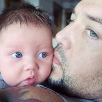 Jason Aldean : Comment son bébé l'a sauvé après la tuerie de Las Vegas
