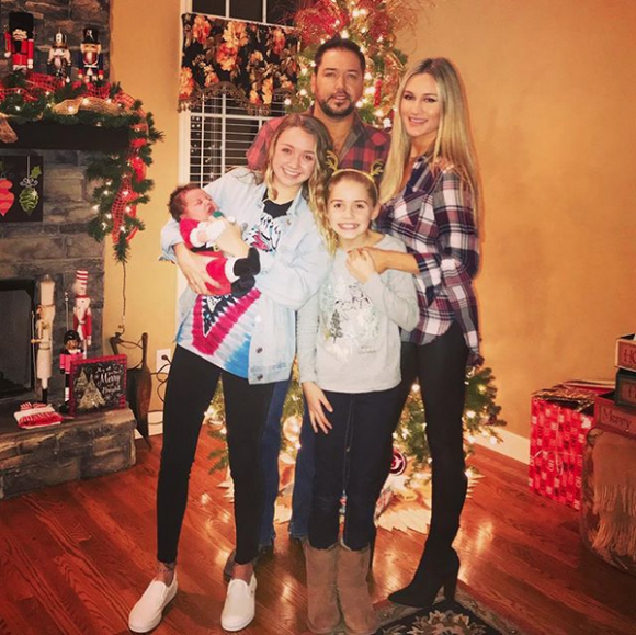 Jason, Brittany Aldean et leurs trois enfants. Décembre 2017.