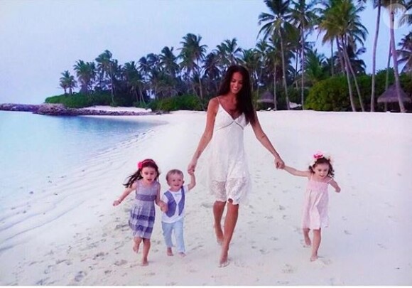 Jade Lagardère en vacances aux Maldives avec ses enfants. Janvier 2018.