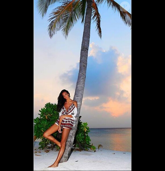 Jade Lagardère en vacances aux Maldives avec ses enfants. Janvier 2018.