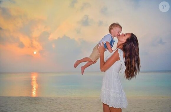 Jade Lagardère en vacances aux Maldives avec ses enfants. Janvier 2018.
