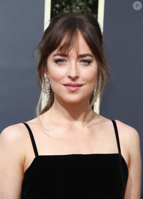 Dakota Johnson sur le tapis rouge de la 75ème cérémonie des Golden Globe Awards au Beverly Hilton à Los Angeles, le 7 janvier 2018.