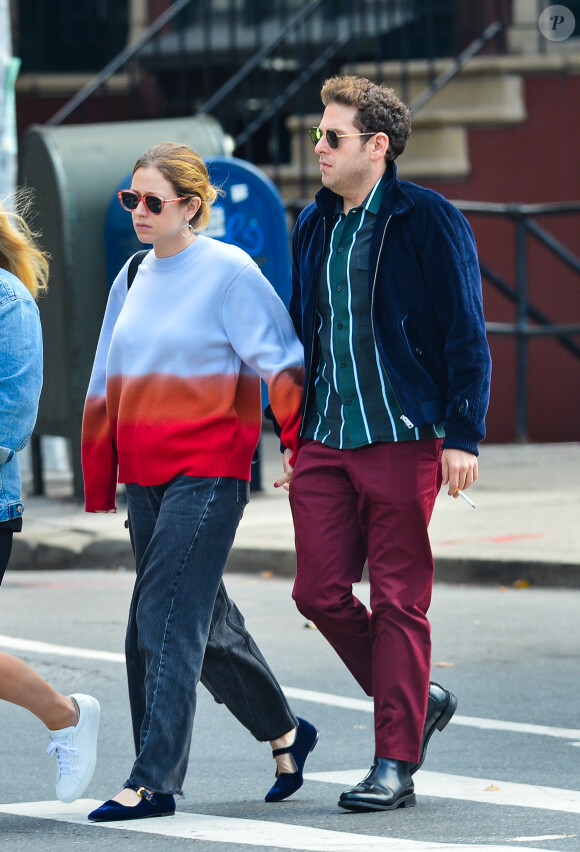 Jonah Hill et une mystérieuse inconnue se promènent main dans la main dans les rues de New York le 30 septembre 2017