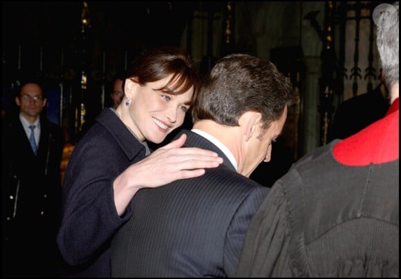 Carla Bruni-Sarkozy et Nicolas Sarkozy au Royaume-Uni, le 26 mars 2008.