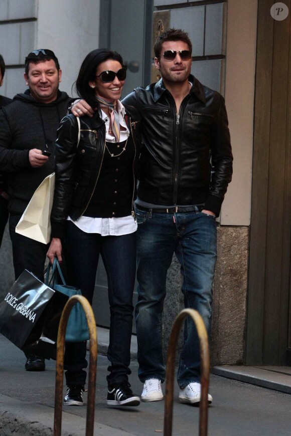 Adrian Mutu et sa femme Consuelo, lors de leur passage à Milan, le 16 mars 2009.