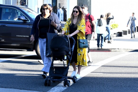 Jessica Alba est allée faire du shopping avec son fils Hayes chez Saint Laurent (YSL) à West Hollywood, le 8 février 2018
