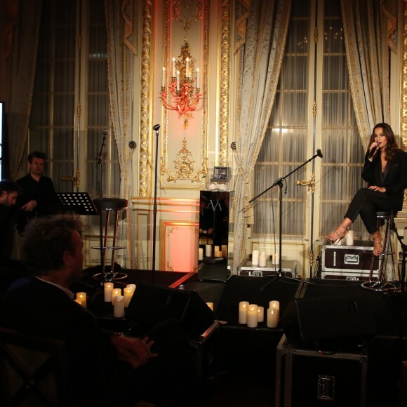 Exclusif - Elisa Tovati lance le nouveau single "Toujours la même histoire", extrait de son prochain album le jour de la Saint-Valentin dans un salon de l'hôtel Shangri-La à Paris le 14 février 2018. © Denis Guignebourg/Bestimage