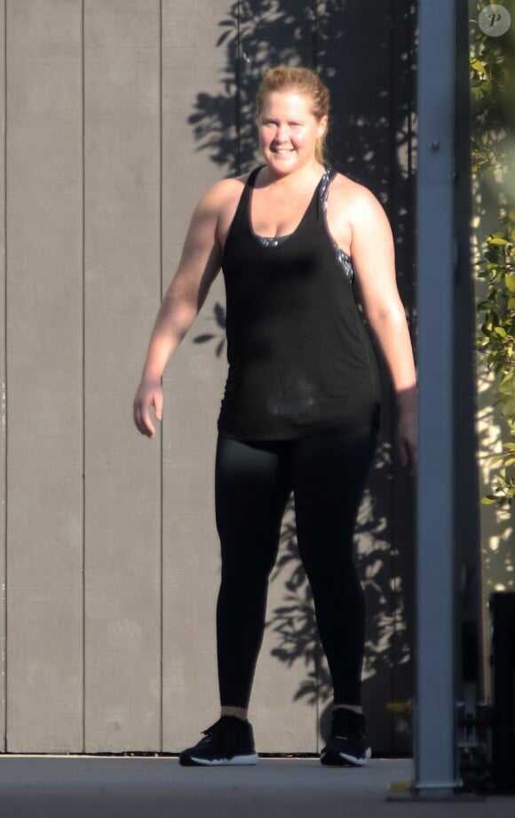 Exclusif - Amy Schumer joue au basket avec son nouveau compagnon Chris Fischer à Los Angeles le 11 février 2018.