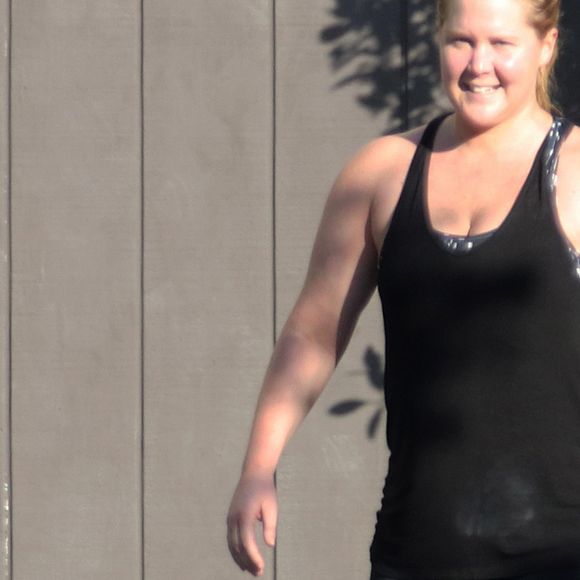 Exclusif - Amy Schumer joue au basket avec son nouveau compagnon Chris Fischer à Los Angeles le 11 février 2018.
