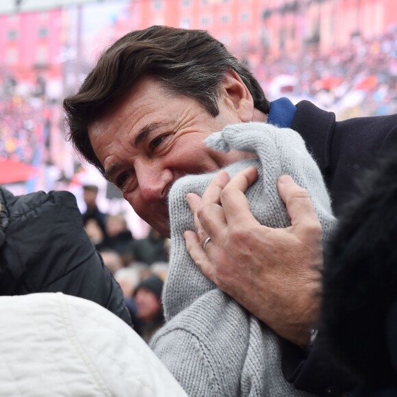 Christian Estrosi, le maire de Nice, et sa fille Bianca, pendant la 1ère Bataille de Fleurs dans le cadre de la 134ème édition du Carnaval de Nice "Roi de l'Espace" dans la maison du Carnaval. L'évènement se déroulera du 17 février au 4 mars. Nice le 17 février 2018. Le Carnaval de Nice est l'un des trois plus grands et plus prestigieux carnavals du Monde avec Rio et Venise. © Bruno Bebert/Bestimage