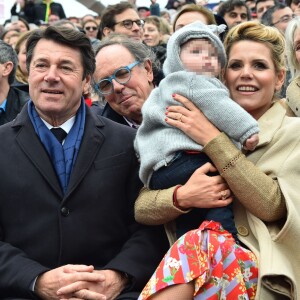 Denise Fabre, Christian Estrosi, le maire de Nice, sa femme Laura Tenoudji et leur fille Bianca pendant la 1ère Bataille de Fleurs dans le cadre de la 134ème édition du Carnaval de Nice "Roi de l'Espace" dans la maison du Carnaval. L'évènement se déroulera du 17 février au 4 mars. Nice le 17 février 2018. Le Carnaval de Nice est l'un des trois plus grands et plus prestigieux carnavals du Monde avec Rio et Venise. © Bruno Bebert/Bestimage