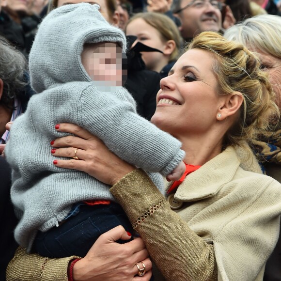 Laura Tenoudji et sa fille Bianca pendant la 1ère Bataille de Fleurs dans le cadre de la 134ème édition du Carnaval de Nice "Roi de l'Espace" dans la maison du Carnaval. L'évènement se déroulera du 17 février au 4 mars. Nice le 17 février 2018. Le Carnaval de Nice est l'un des trois plus grands et plus prestigieux carnavals du Monde avec Rio et Venise. © Bruno Bebert/Bestimage
