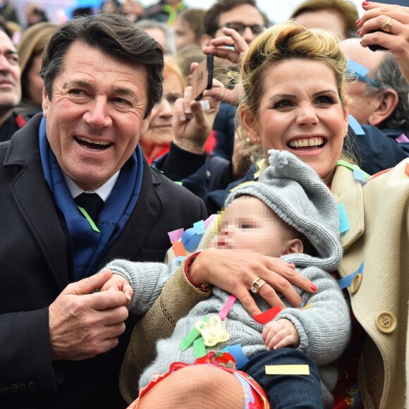 Christian Estrosi, le maire de Nice, sa femme Laura Tenoudji et leur fille Bianca pendant la 1ère Bataille de Fleurs dans le cadre de la 134ème édition du Carnaval de Nice "Roi de l'Espace" dans la maison du Carnaval. L'évènement se déroulera du 17 février au 4 mars. Nice le 17 février 2018. Le Carnaval de Nice est l'un des trois plus grands et plus prestigieux carnavals du Monde avec Rio et Venise. © Bruno Bebert/Bestimage