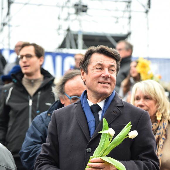 Christian Estrosi, le maire de Nice, pendant la 1ère Bataille de Fleurs dans le cadre de la 134ème édition du Carnaval de Nice "Roi de l'Espace" dans la maison du Carnaval. L'évènement se déroulera du 17 février au 4 mars. Nice le 17 février 2018. Le Carnaval de Nice est l'un des trois plus grands et plus prestigieux carnavals du Monde avec Rio et Venise. © Bruno Bebert/Bestimage Christian Estrosi, mayor of Nice, during the first Flowers Parade for the 134th edition of Nice's Carnaval, "King of Space. The event will run from February 17th until the March 4th. Nice, February 17th, 2018. The Carnival of Nice is one of the three largest and most prestigious carnivals in the world with Rio and Venice17/02/2018 - Nice