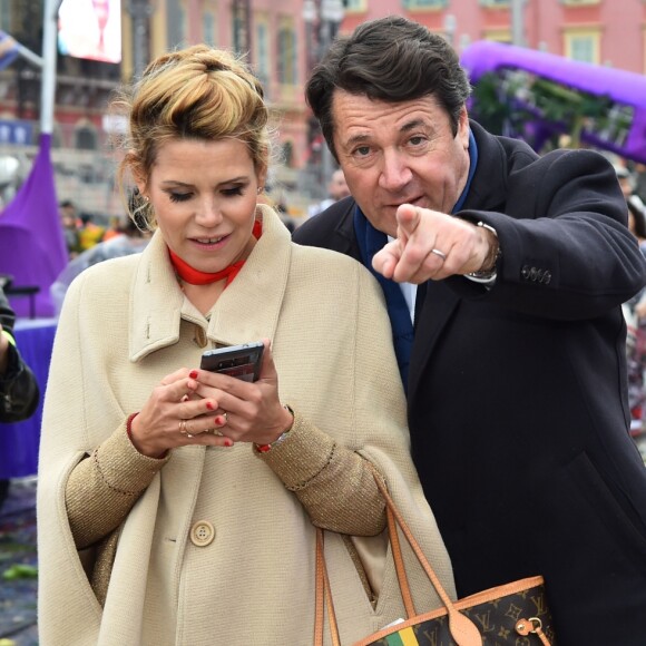 Christian Estrosi, le maire de Nice et sa femme, Laura Tenoudji pendant la 1ère Bataille de Fleurs dans le cadre de la 134ème édition du Carnaval de Nice "Roi de l'Espace" dans la maison du Carnaval. L'évènement se déroulera du 17 février au 4 mars. Nice le 17 février 2018. Le Carnaval de Nice est l'un des trois plus grands et plus prestigieux carnavals du Monde avec Rio et Venise. © Bruno Bebert/Bestimage