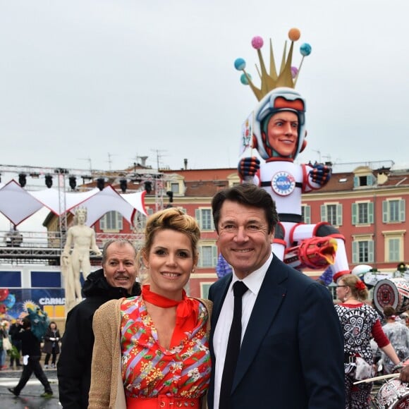 Christian Estrosi, le maire de Nice et sa femme, Laura Tenoudji pendant la 1ère Bataille de Fleurs dans le cadre de la 134ème édition du Carnaval de Nice "Roi de l'Espace" dans la maison du Carnaval. L'évènement se déroulera du 17 février au 4 mars. Nice le 17 février 2018. Le Carnaval de Nice est l'un des trois plus grands et plus prestigieux carnavals du Monde avec Rio et Venise. © Bruno Bebert/Bestimage