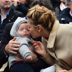 Christian Estrosi, le maire de Nice, sa femme Laura Tenoudji et leur fille Bianca pendant la 1ère Bataille de Fleurs dans le cadre de la 134ème édition du Carnaval de Nice "Roi de l'Espace" dans la maison du Carnaval. L'évènement se déroulera du 17 février au 4 mars. Nice le 17 février 2018. Le Carnaval de Nice est l'un des trois plus grands et plus prestigieux carnavals du Monde avec Rio et Venise. © Bruno Bebert/Bestimage