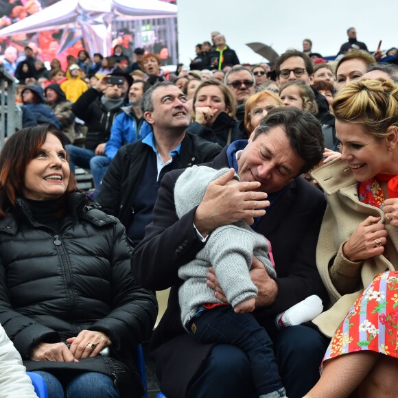 Denise Fabre, Christian Estrosi, le maire de Nice, sa femme Laura Tenoudji et leur fille Bianca pendant la 1ère Bataille de Fleurs dans le cadre de la 134ème édition du Carnaval de Nice "Roi de l'Espace" dans la maison du Carnaval. L'évènement se déroulera du 17 février au 4 mars. Nice le 17 février 2018. Le Carnaval de Nice est l'un des trois plus grands et plus prestigieux carnavals du Monde avec Rio et Venise. © Bruno Bebert/Bestimage