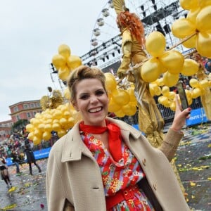 Laura Tenoudji, la femme de C. Estrosi, le maire de Nice, pendant la 1ère Bataille de Fleurs dans le cadre de la 134ème édition du Carnaval de Nice "Roi de l'Espace" dans la maison du Carnaval. L'évènement se déroulera du 17 février au 4 mars. Nice le 17 février 2018. Le Carnaval de Nice est l'un des trois plus grands et plus prestigieux carnavals du Monde avec Rio et Venise. © Bruno Bebert/Bestimage